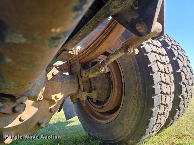 image for item EU3551 1989 Kenworth T40 semi truck