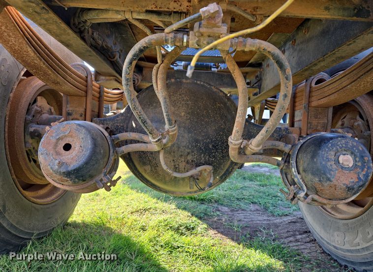 image for item EU3551 1989 Kenworth T40 semi truck