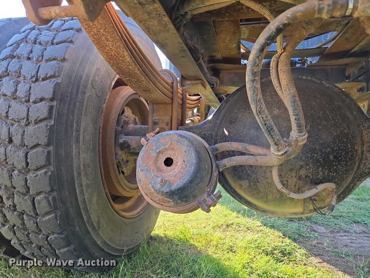 image for item EU3551 1989 Kenworth T40 semi truck