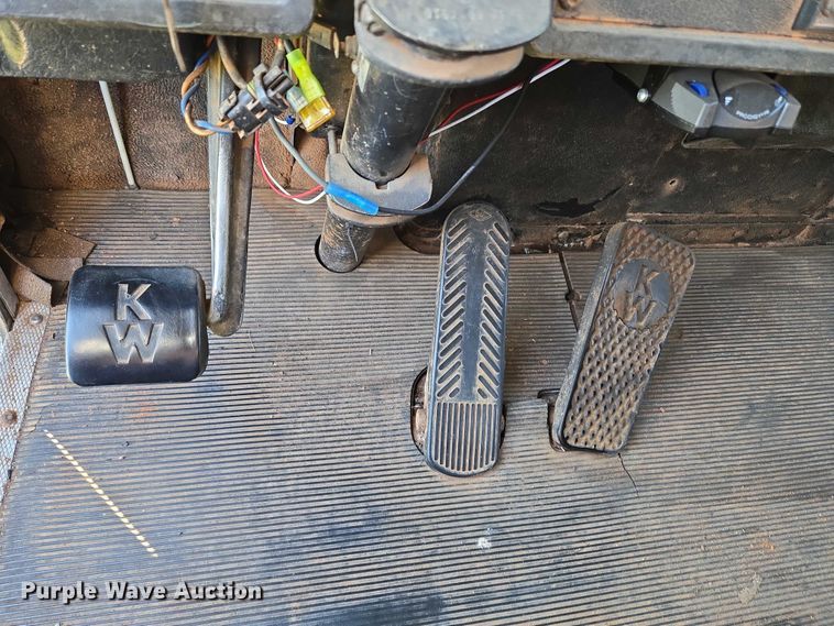 image for item EU3551 1989 Kenworth T40 semi truck