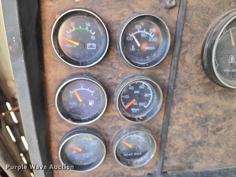 image for item EU3551 1989 Kenworth T40 semi truck