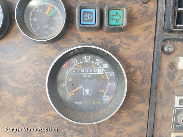 image for item EU3551 1989 Kenworth T40 semi truck