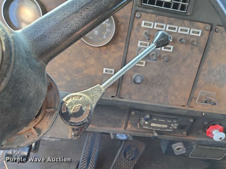 image for item EU3551 1989 Kenworth T40 semi truck