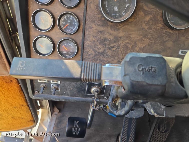 image for item EU3551 1989 Kenworth T40 semi truck