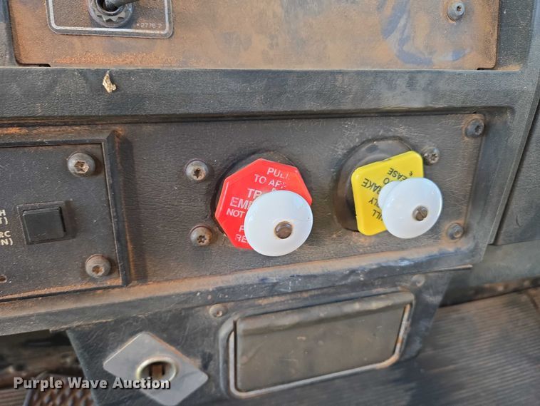 image for item EU3551 1989 Kenworth T40 semi truck