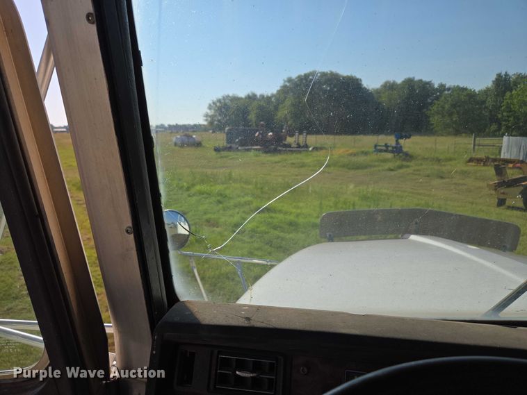 image for item EU3551 1989 Kenworth T40 semi truck