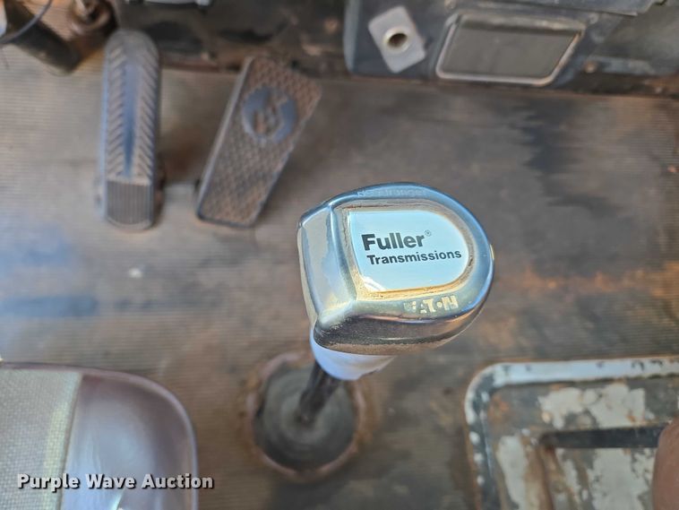 image for item EU3551 1989 Kenworth T40 semi truck