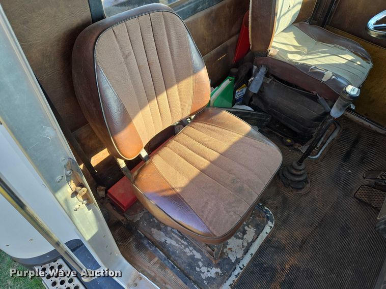 image for item EU3551 1989 Kenworth T40 semi truck