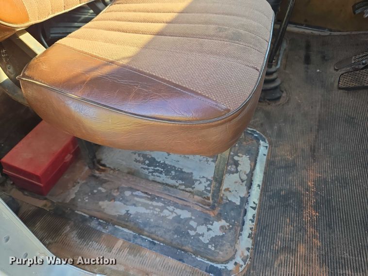 image for item EU3551 1989 Kenworth T40 semi truck