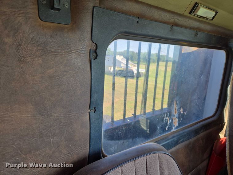 image for item EU3551 1989 Kenworth T40 semi truck