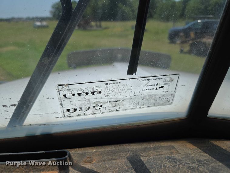 image for item EU3551 1989 Kenworth T40 semi truck