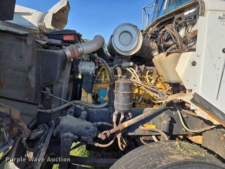 image for item EU3551 1989 Kenworth T40 semi truck