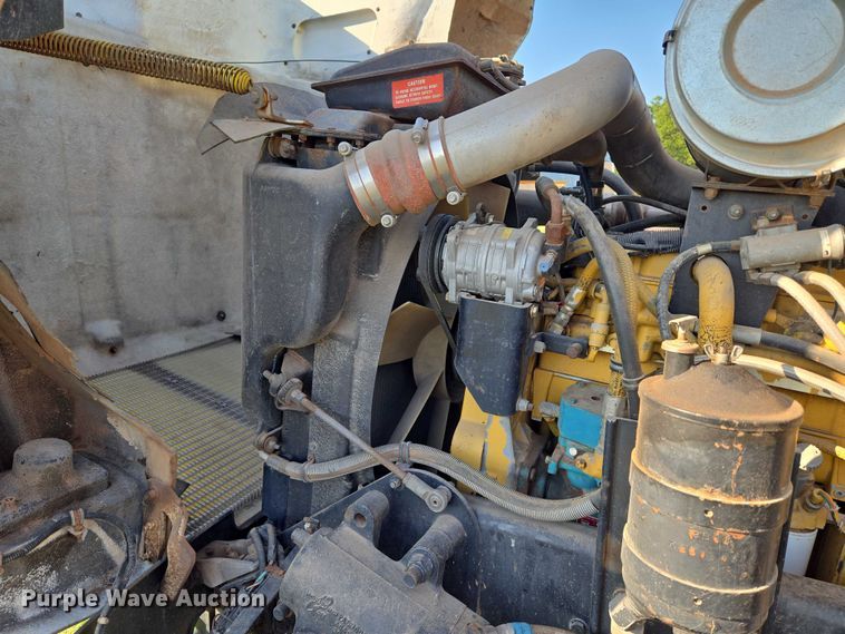 image for item EU3551 1989 Kenworth T40 semi truck