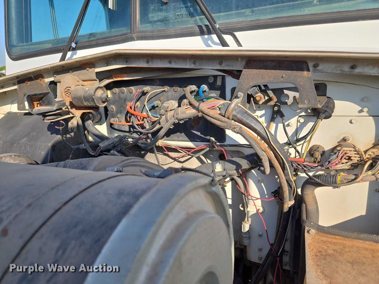 image for item EU3551 1989 Kenworth T40 semi truck