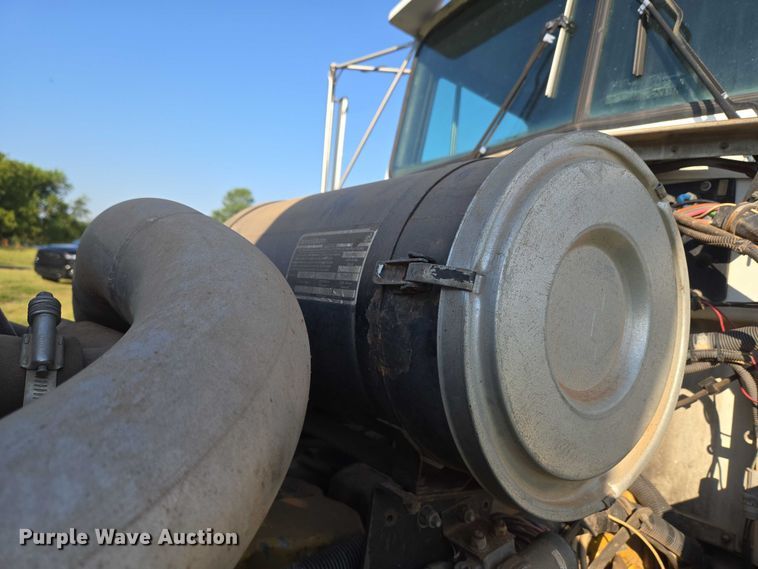 image for item EU3551 1989 Kenworth T40 semi truck