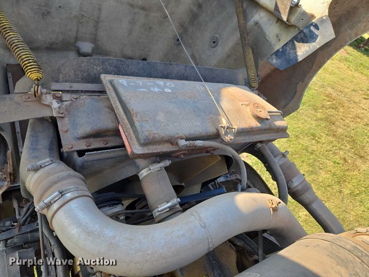 image for item EU3551 1989 Kenworth T40 semi truck