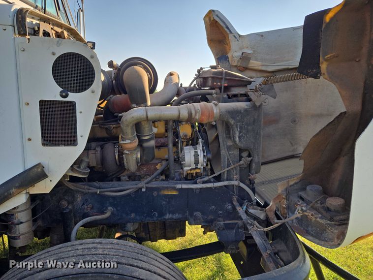 image for item EU3551 1989 Kenworth T40 semi truck