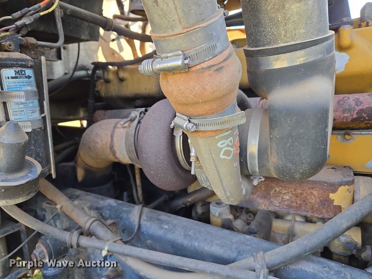 image for item EU3551 1989 Kenworth T40 semi truck