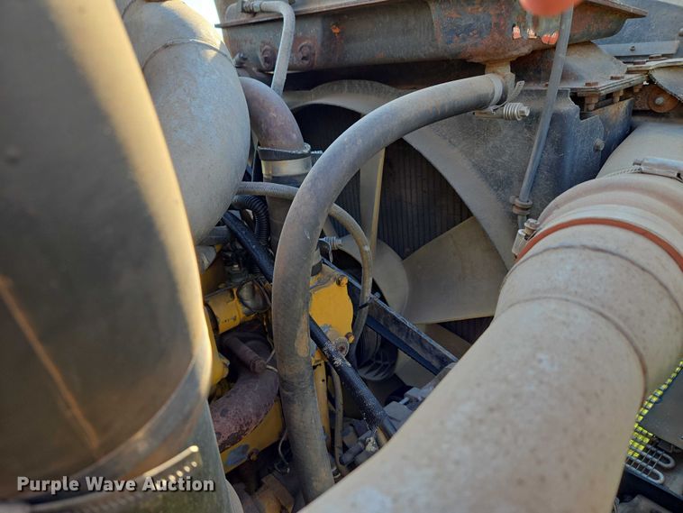 image for item EU3551 1989 Kenworth T40 semi truck