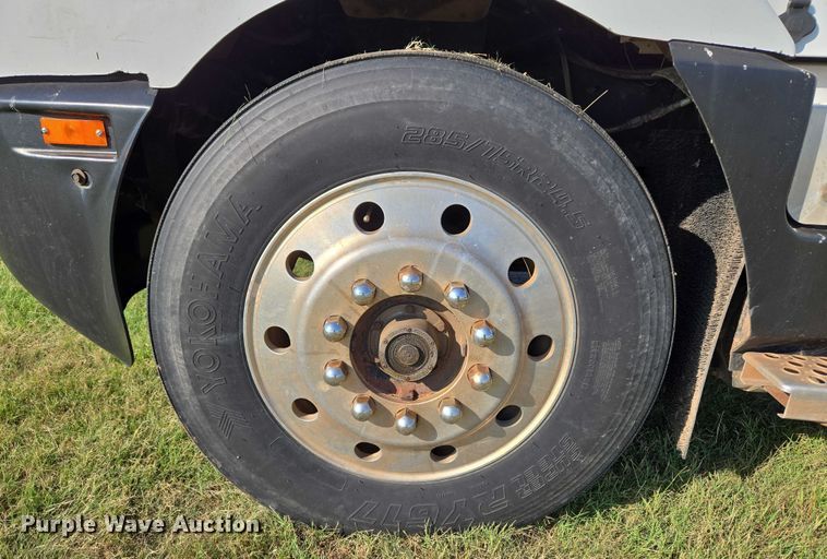 image for item EU3551 1989 Kenworth T40 semi truck