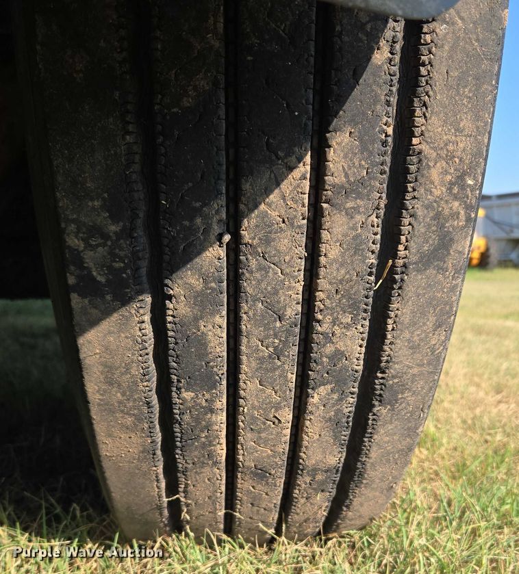 image for item EU3551 1989 Kenworth T40 semi truck