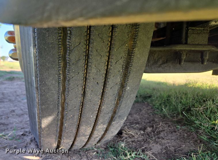 image for item EU3551 1989 Kenworth T40 semi truck