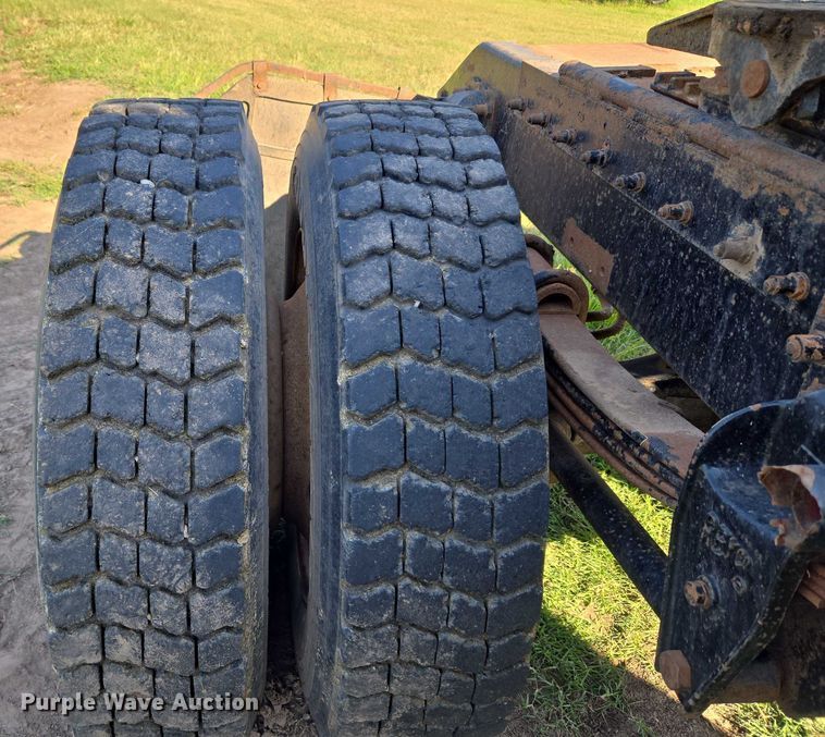 image for item EU3551 1989 Kenworth T40 semi truck