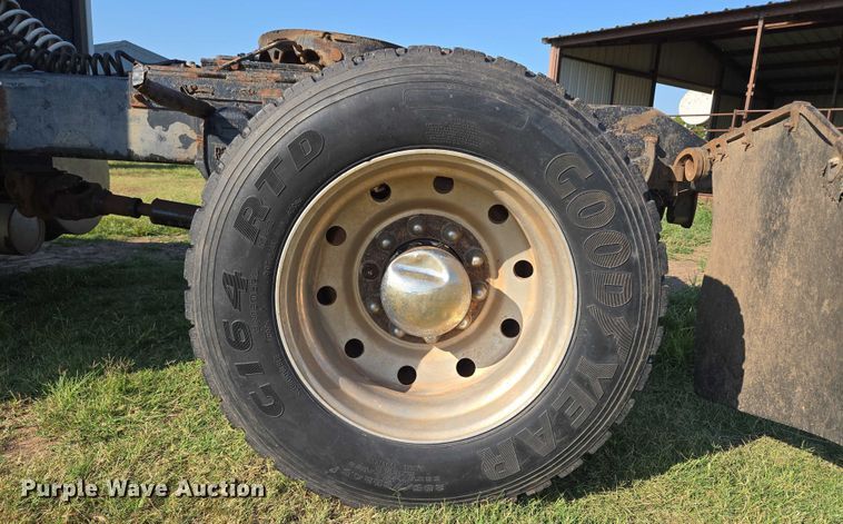 image for item EU3551 1989 Kenworth T40 semi truck