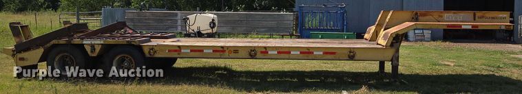 image for item EU3553 1981 Hyster drop deck equipment trailer