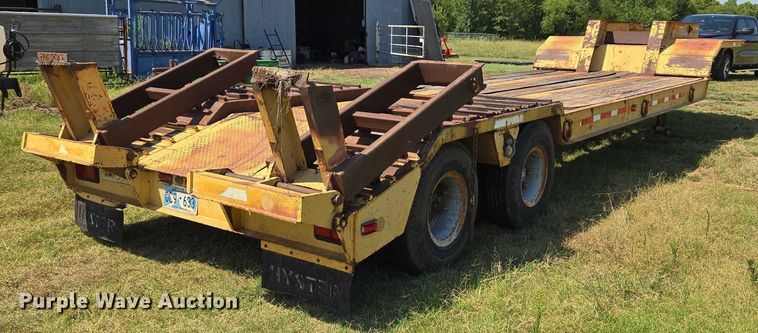 image for item EU3553 1981 Hyster drop deck equipment trailer