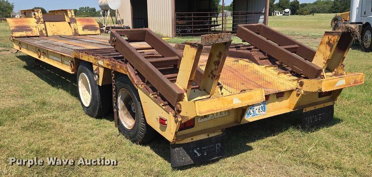 image for item EU3553 1981 Hyster drop deck equipment trailer