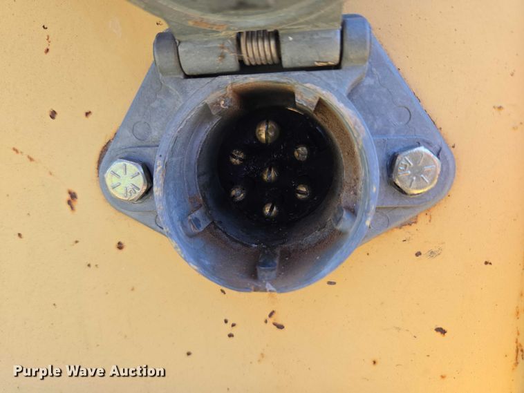 image for item EU3553 1981 Hyster drop deck equipment trailer