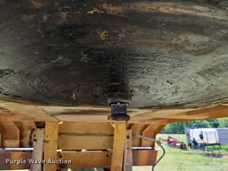 image for item EU3553 1981 Hyster drop deck equipment trailer