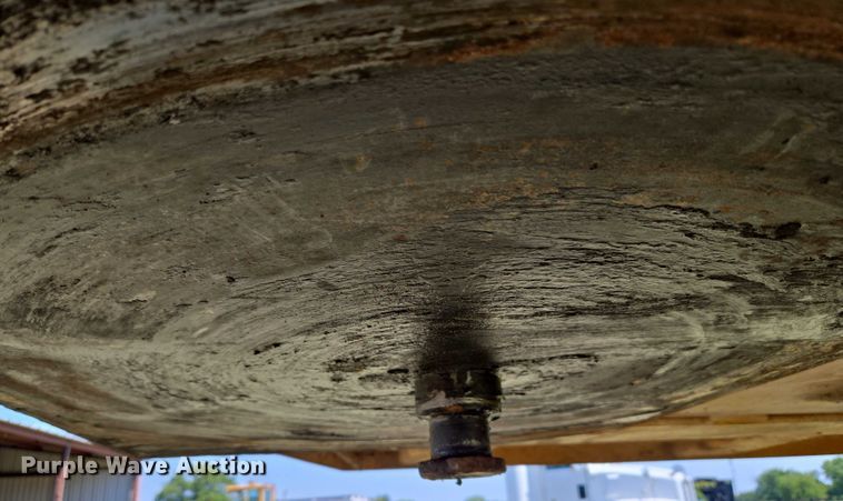 image for item EU3553 1981 Hyster drop deck equipment trailer