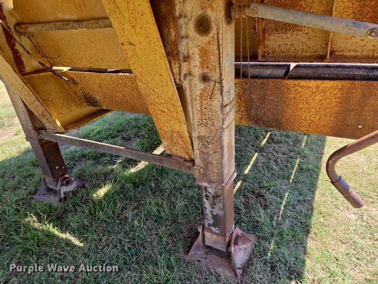 image for item EU3553 1981 Hyster drop deck equipment trailer