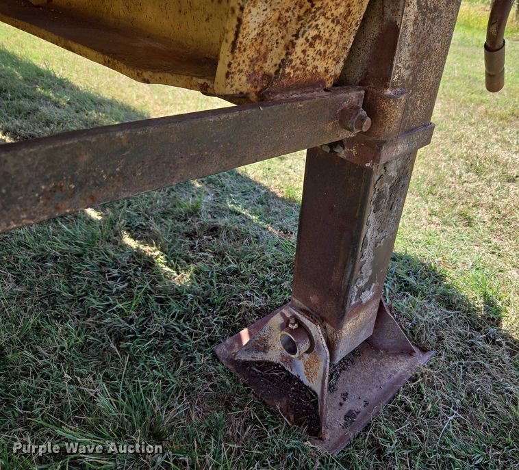 image for item EU3553 1981 Hyster drop deck equipment trailer