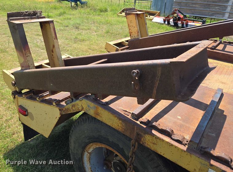 image for item EU3553 1981 Hyster drop deck equipment trailer