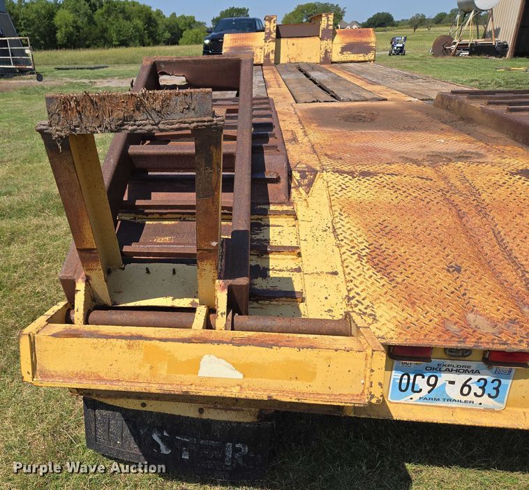 image for item EU3553 1981 Hyster drop deck equipment trailer