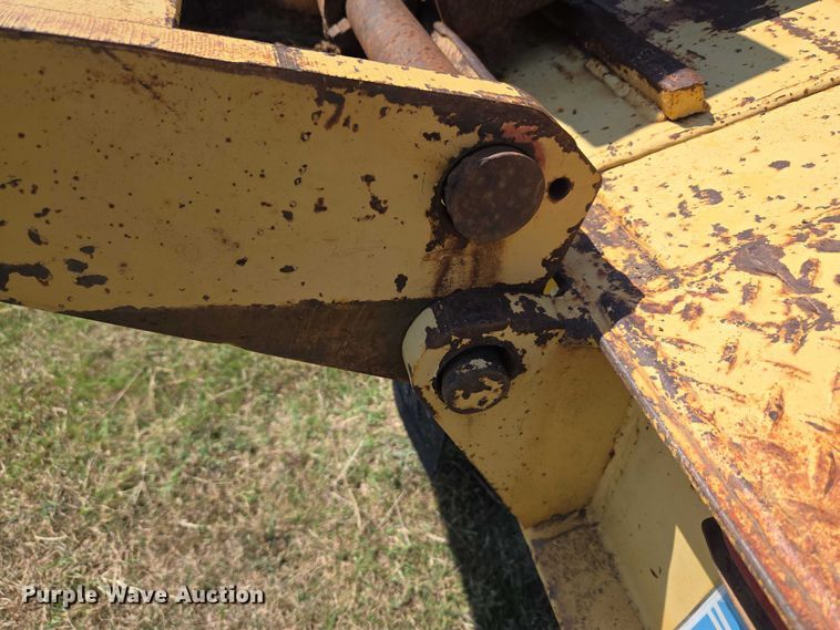 image for item EU3553 1981 Hyster drop deck equipment trailer