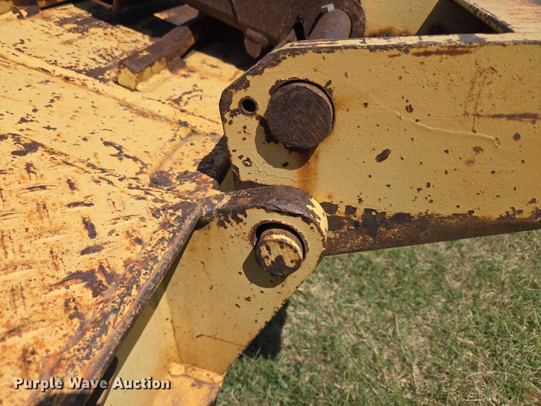 image for item EU3553 1981 Hyster drop deck equipment trailer