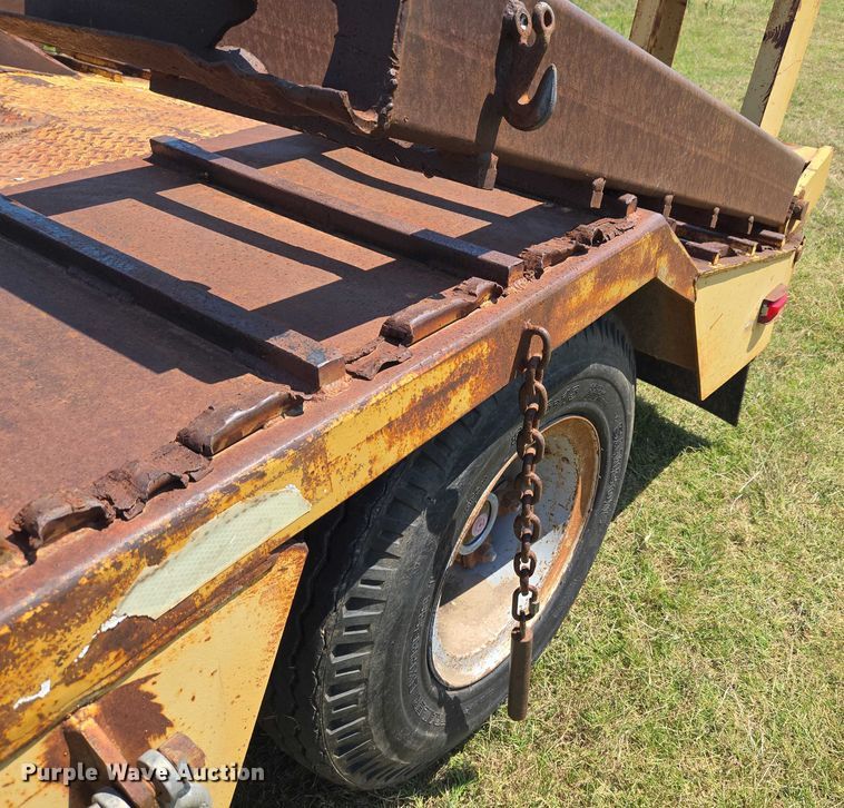 image for item EU3553 1981 Hyster drop deck equipment trailer