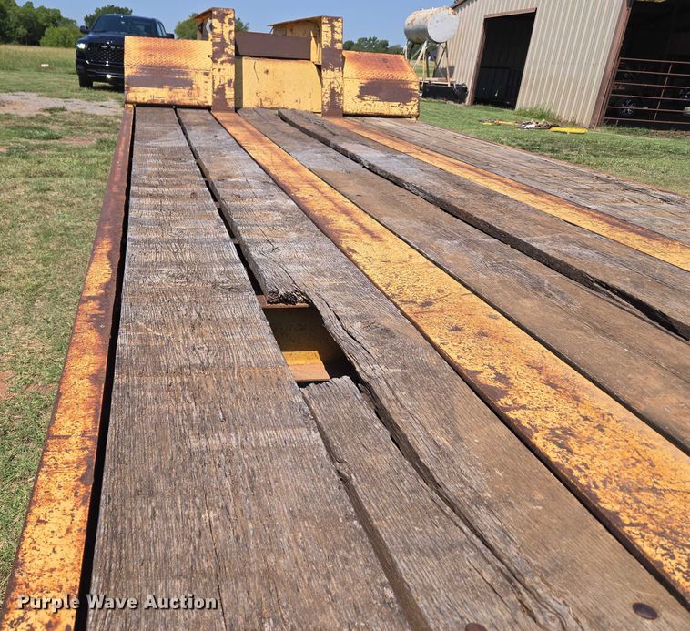 image for item EU3553 1981 Hyster drop deck equipment trailer