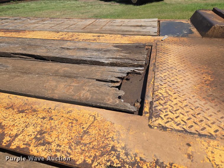 image for item EU3553 1981 Hyster drop deck equipment trailer