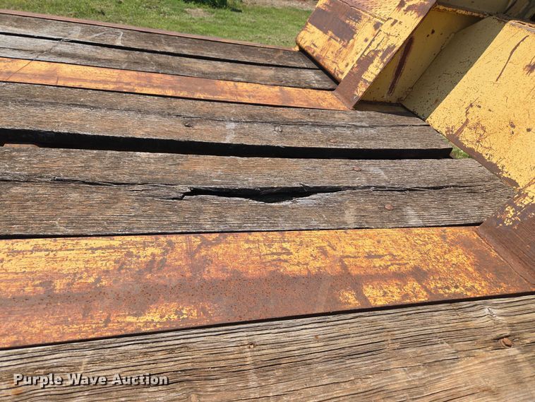 image for item EU3553 1981 Hyster drop deck equipment trailer