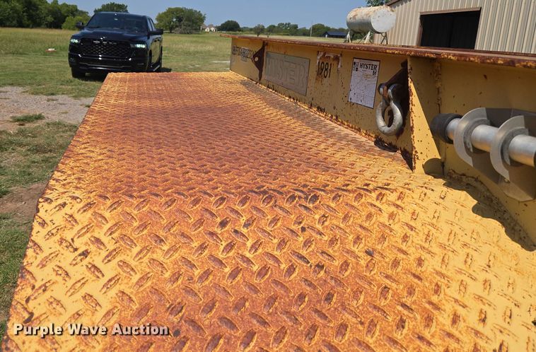 image for item EU3553 1981 Hyster drop deck equipment trailer