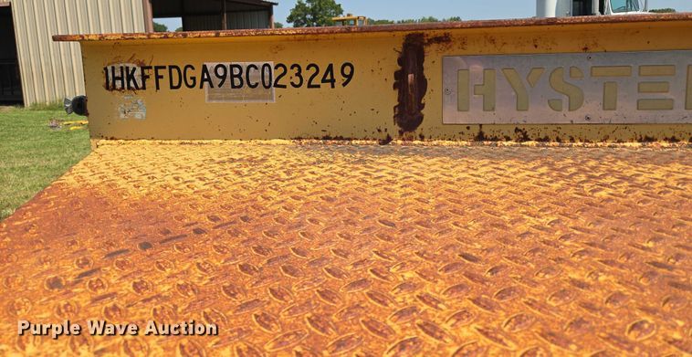 image for item EU3553 1981 Hyster drop deck equipment trailer