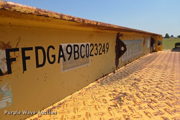 image for item EU3553 1981 Hyster drop deck equipment trailer