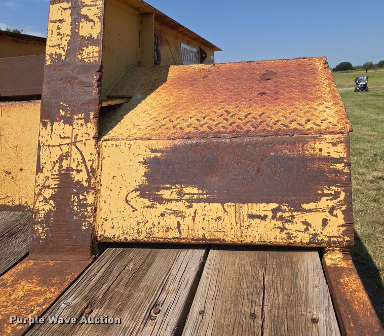 image for item EU3553 1981 Hyster drop deck equipment trailer