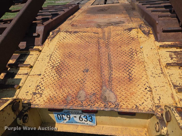 image for item EU3553 1981 Hyster drop deck equipment trailer