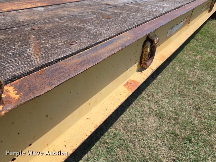 image for item EU3553 1981 Hyster drop deck equipment trailer